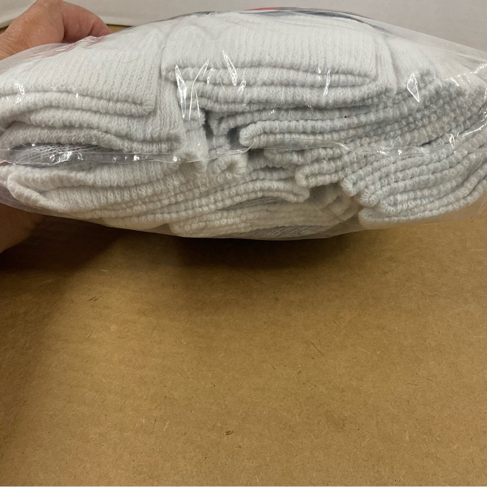 NEW Hanes 10 Pairs Boy Crew Stock - Picture 4 of 7